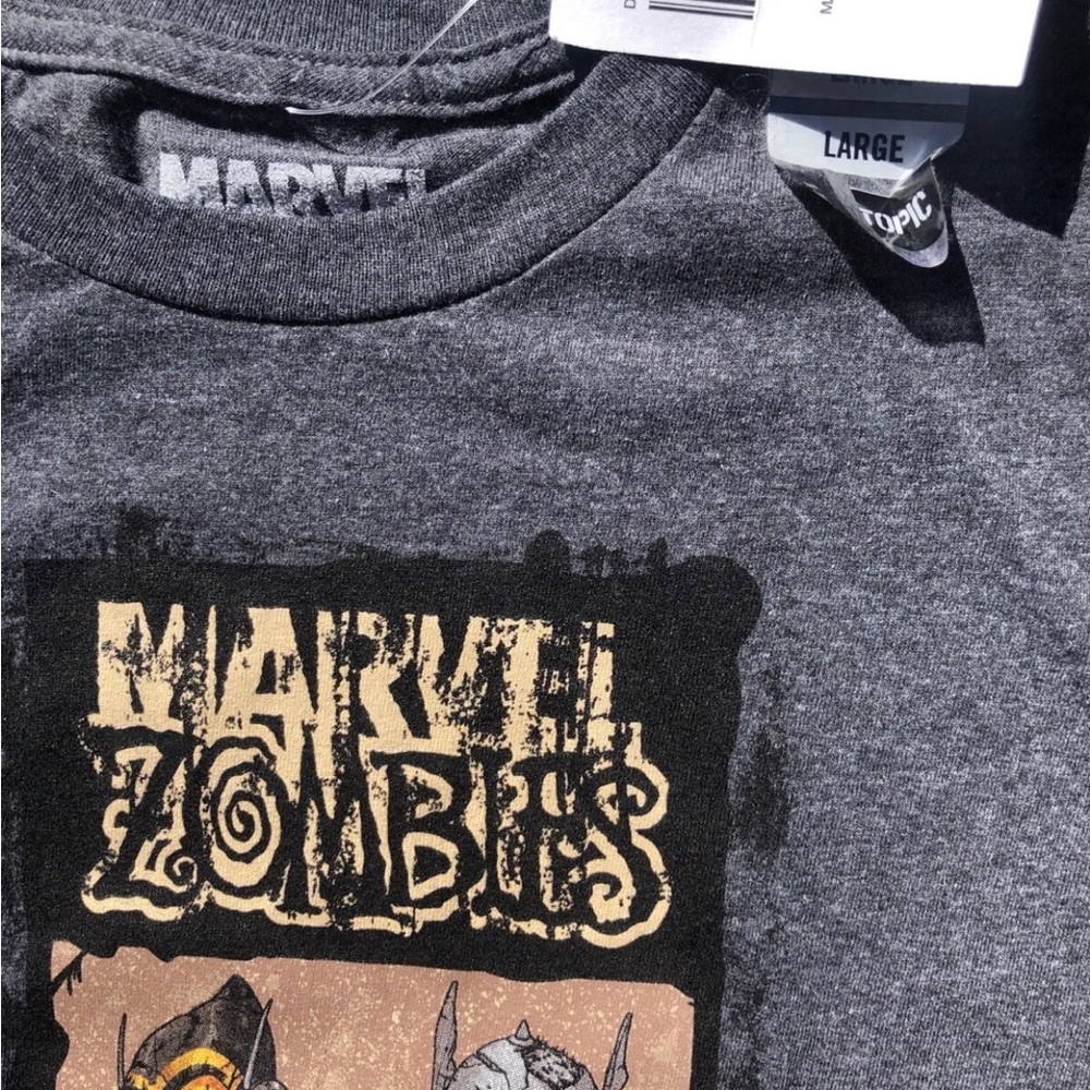 MARVEL ZOMBIES Comic Graphic T-Shirt NWT Unisex UNWORN Size L Gray HOT TOPIC - Picture 2 of 8